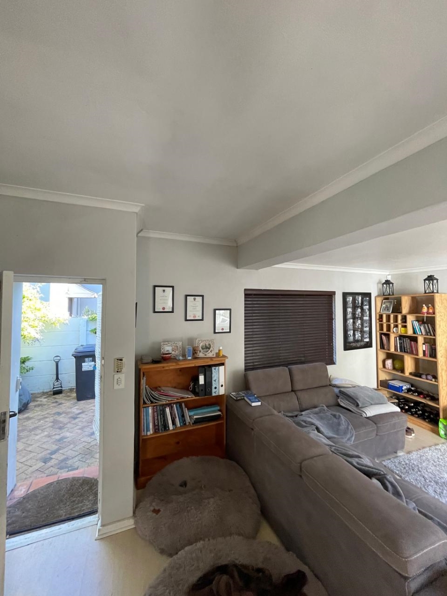 To Let 1 Bedroom Property for Rent in Harfield Village Western Cape